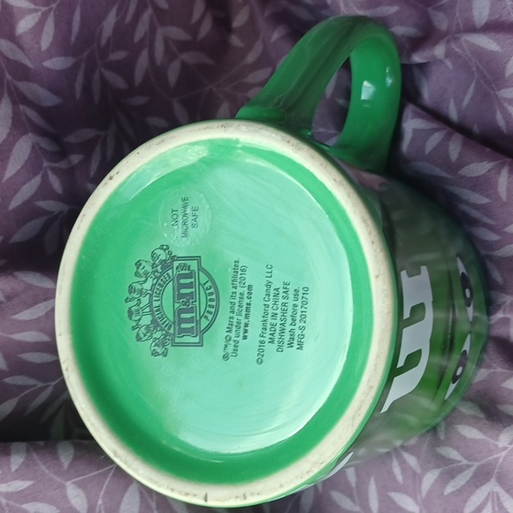 🍀Green M&M mug (012624B). - Picture 3 of 4